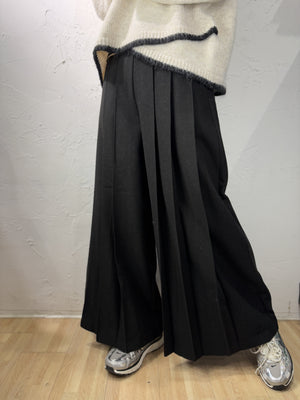 Pleated Skirt-like Pants